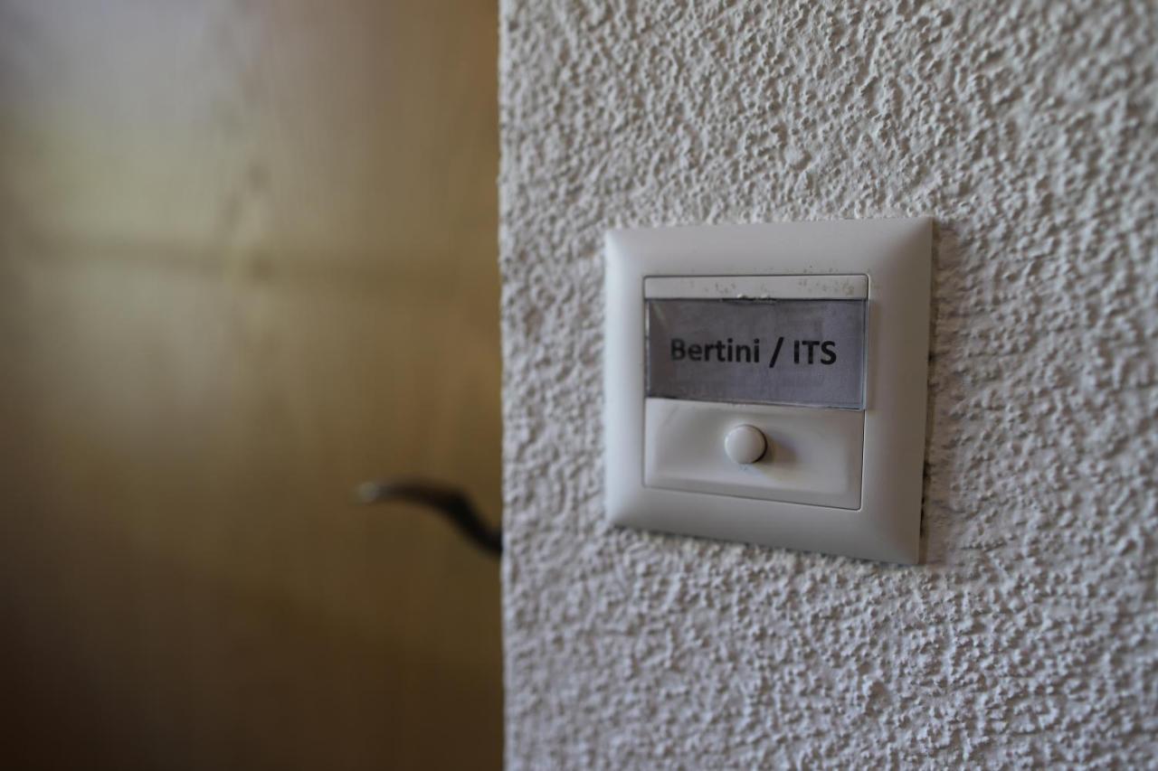 Ferienwohnung Excellent Flat With A Fantastic View Of The Eiger! Grindelwald Exterior foto